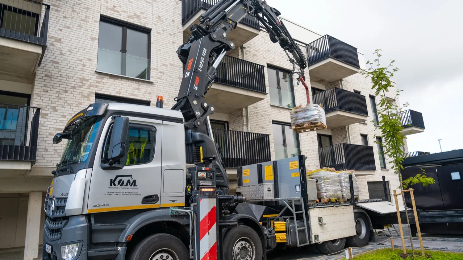 Mercedes-Benz Arocs Kran im Einsatz